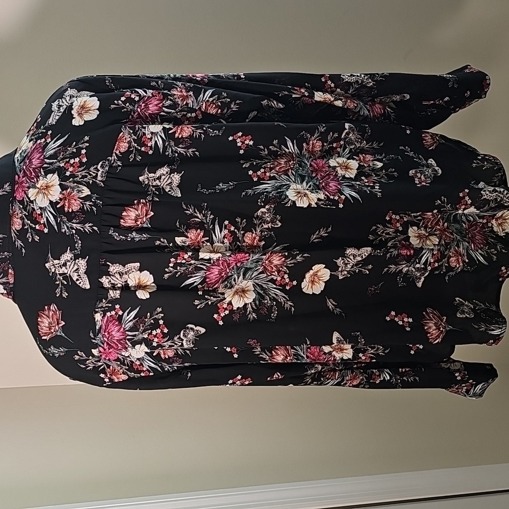 Torrid Floral Black Women's Top.size‎ 1X. Long Sleeves Covered Buttons. - Picture 8 of 11